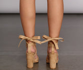 Talons compensés à lacets